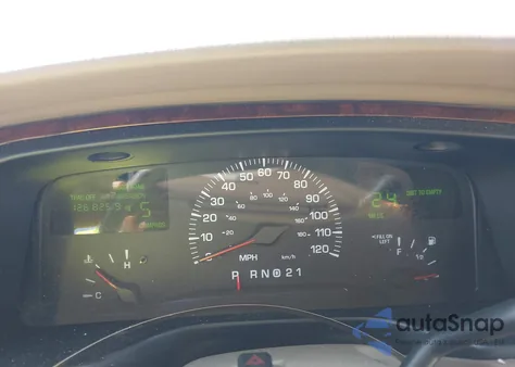 2002 Lincoln Town Car Executive from USA, damaged, VIN 1LNHM81W72Y632938